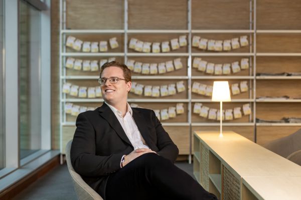 SMU Assistant Professor Jonathan CHASE