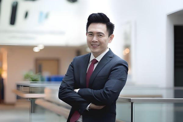SMU Professor Roy CHUA
