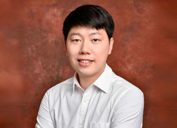 SMU Associate Professor HE Shengfeng