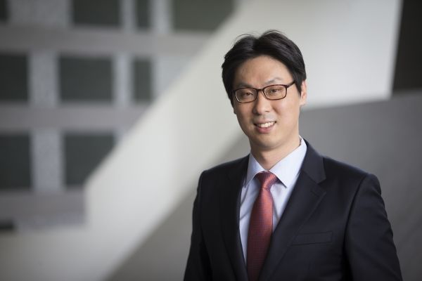 SMU Associate Professor Cho Young Jun